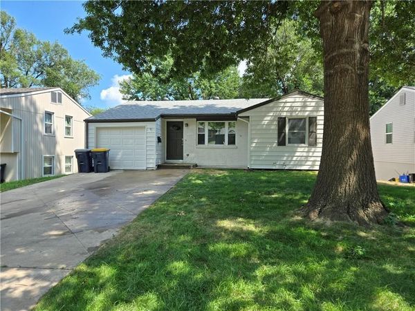 8033 NE San Rafael Drive, Kansas City, MO 64119