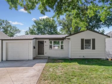 8033 NE San Rafael Drive, Kansas City, MO 64119