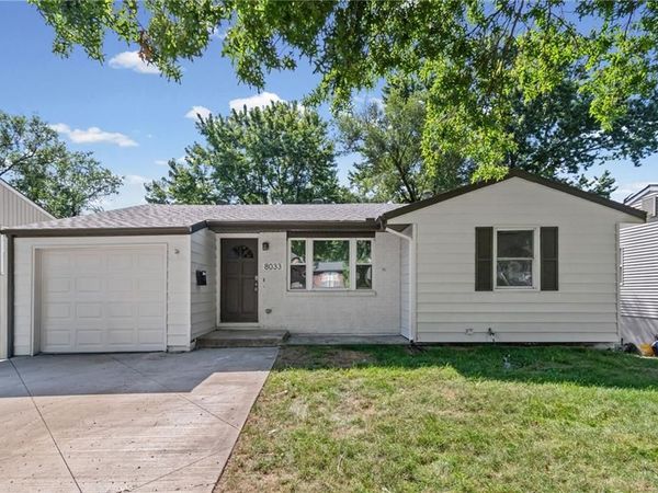 8033 NE San Rafael Drive, Kansas City, MO 64119