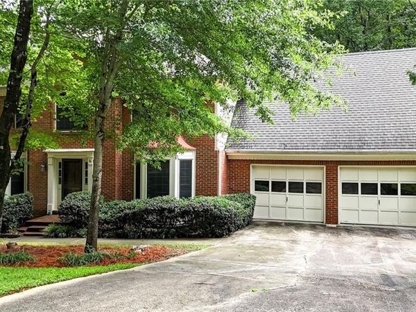 760 Edgewater Lane NW, Kennesaw, GA 30144