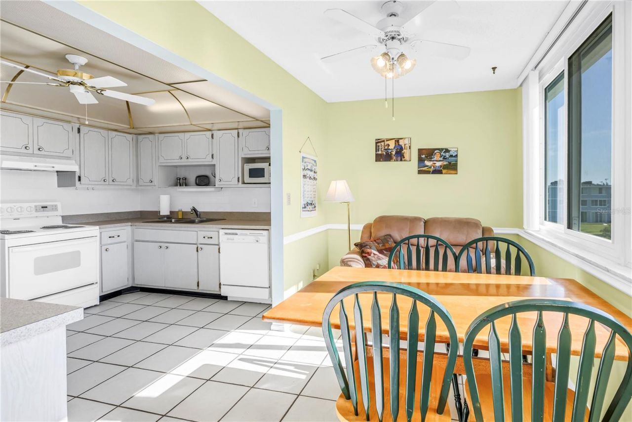 4715 Bay Street Ne, Unit 320, Saint Petersburg, FL 33703 Photo