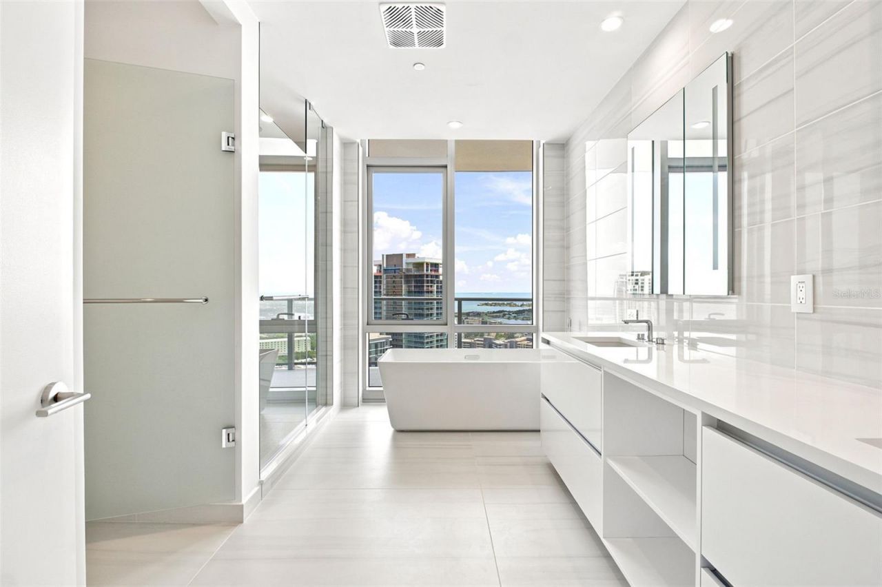 400 Central Avenue, Unit 2901, Saint Petersburg, FL 33701 Photo