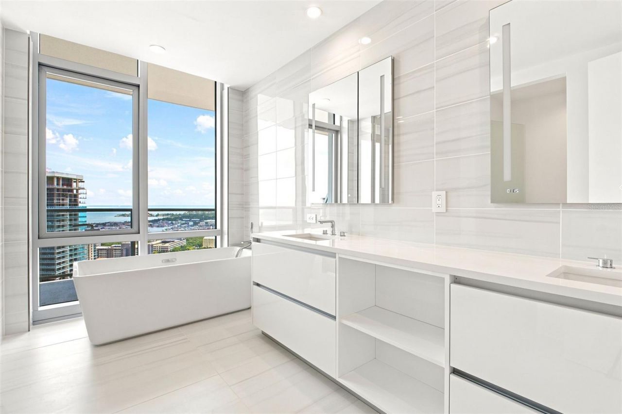 400 Central Avenue, Unit 2901, Saint Petersburg, FL 33701 Photo