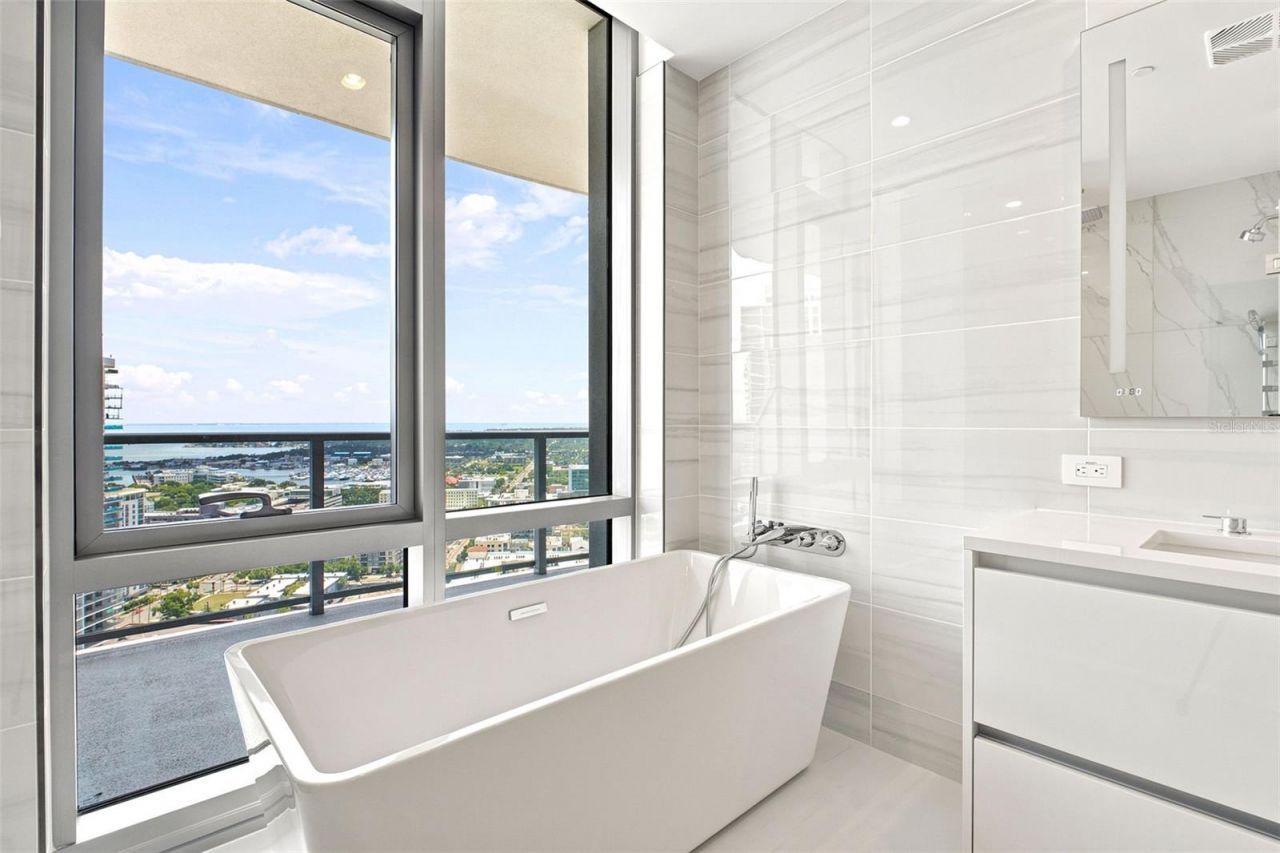 400 Central Avenue, Unit 2901, Saint Petersburg, FL 33701 Photo