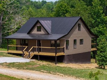 38 Hawks Point Road, Beattyville, KY 41311