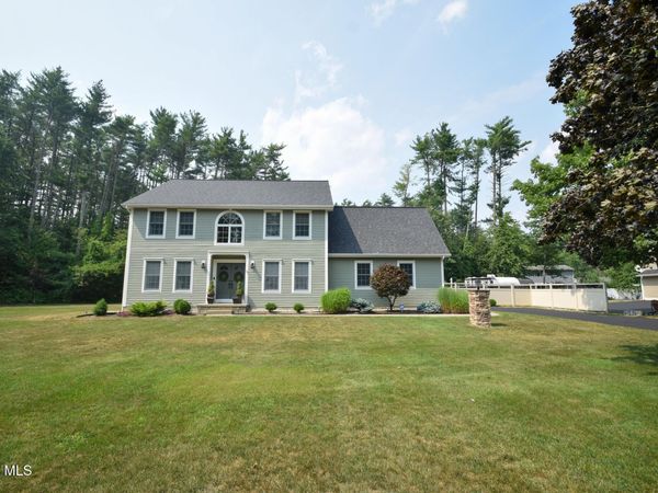 8 Mohawk Trail, Queensbury, NY 12804