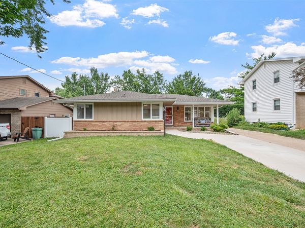 6419 Franklin Avenue , Windsor Heights, IA 50324