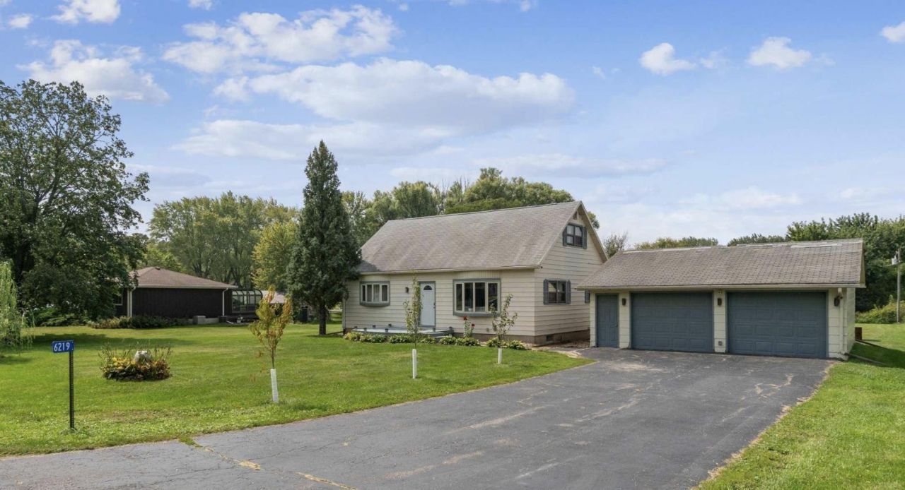 6219 Cutler Street, Waterloo, IA 50703 Main Photo