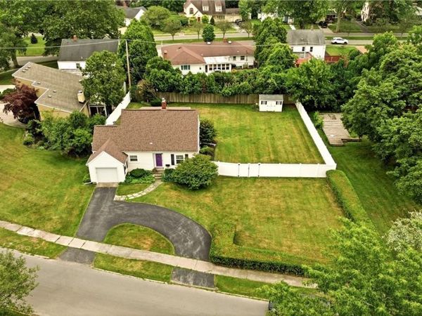 124 Ambleside Drive, Lockport, NY 14094