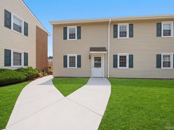 215 E Main Street , Unit 10, East Islip, NY 11730