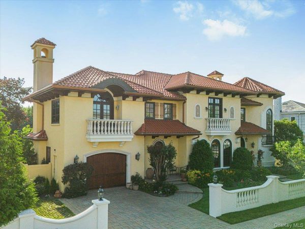 81 Montgomery Boulevard , Atlantic Beach, NY 11509