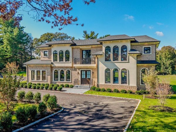 26 Bacon Road, Old Westbury, NY 11568