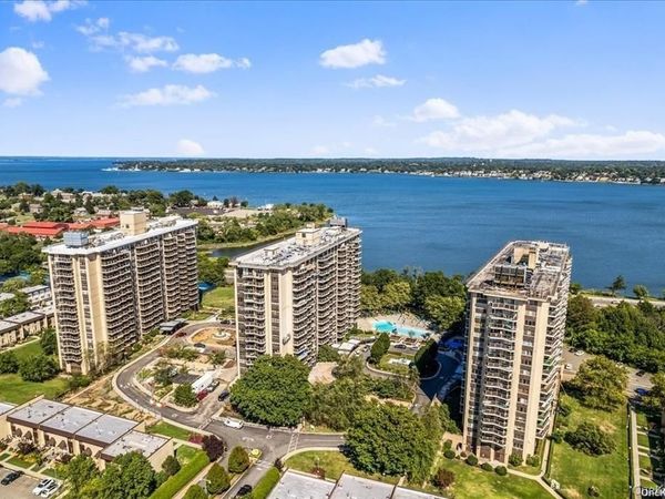 18-15 215th Street , Unit 1-P, Bayside, NY 11360