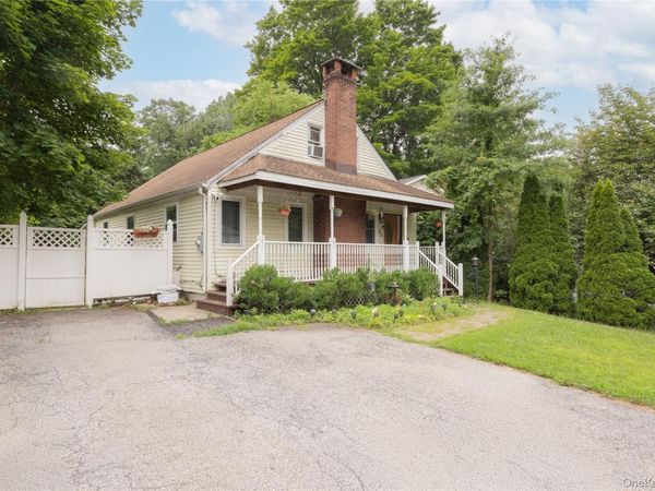 22 W Crooked Hill Road , Pearl River, NY 10965