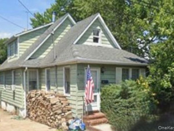 1366 East Street , Elmont, NY 11003
