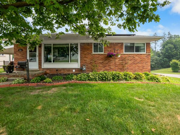 906 Squire Lane, Milford, MI 48381