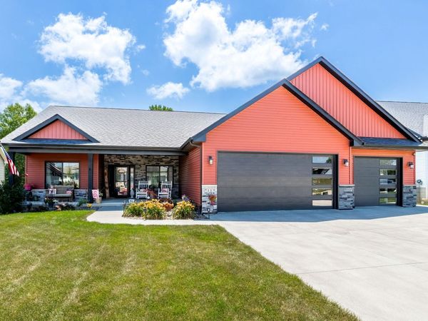 7113 Spring Creek Drive, Bettendorf, IA 52722