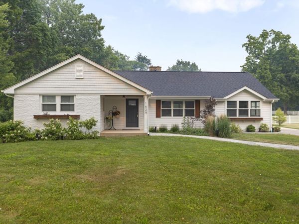 1629 N Summit Street , Wheaton, IL 60187