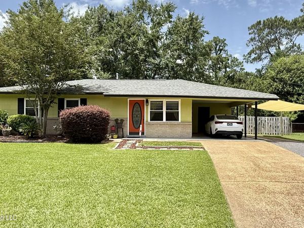 6660 Balboa Circle, Ocean Springs, MS 39564