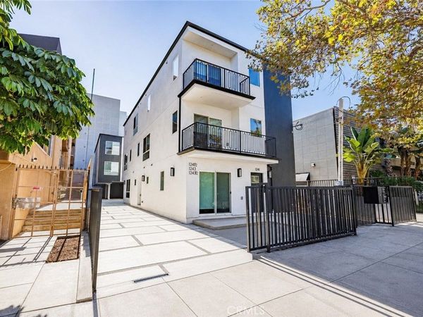 1243 N Sycamore Street , Los Angeles, CA 90038