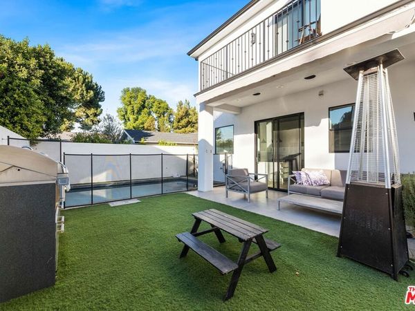 18903 Hatteras Street , Tarzana, CA 91356
