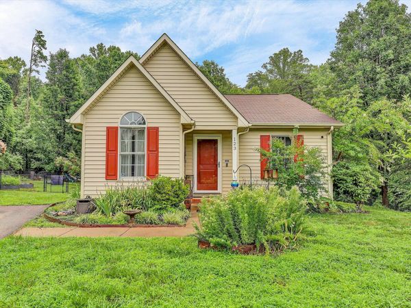 123 PEBBLE RD, Martinsville, VA 24112
