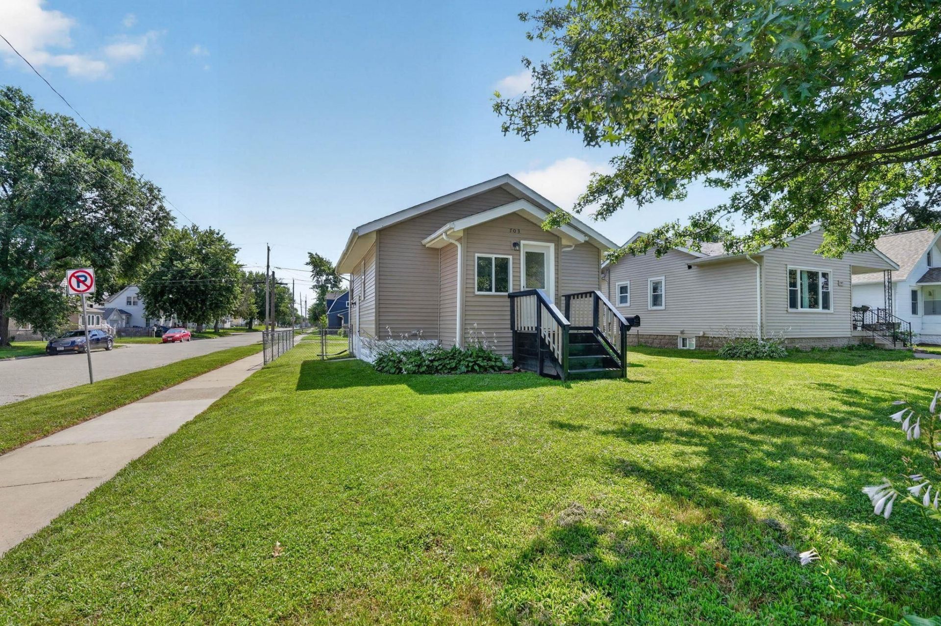 703 Magnolia Parkway, Waterloo, IA 50701 Main Photo