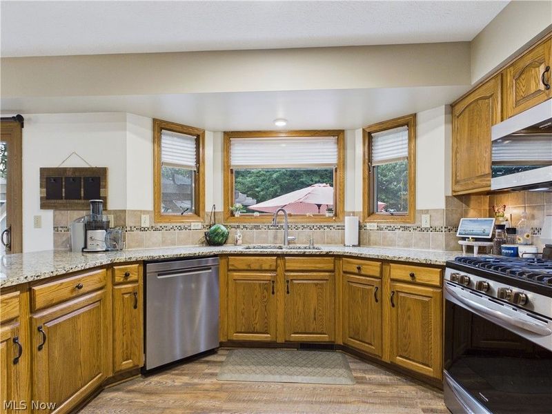 105 Rodeo Circle, Louisville, OH 44641 Photo 8