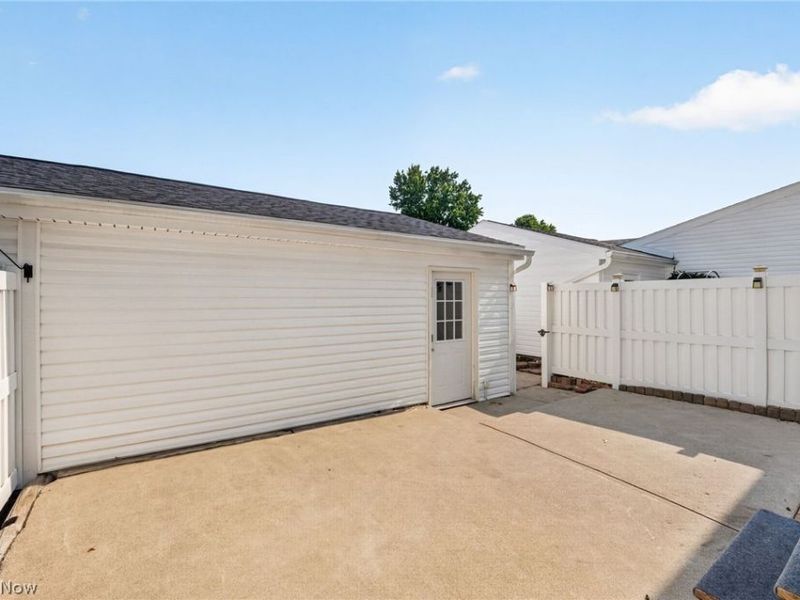 2040 Carlile Drive, Uniontown, OH 44685 Photo 6