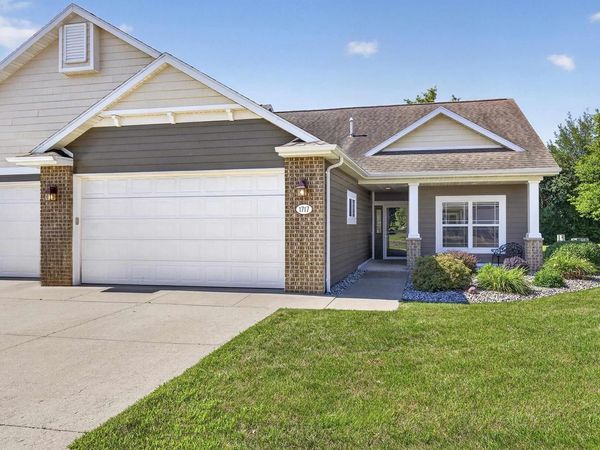 1717 OAK HOLLOW LANE, Neenah, WI 54956