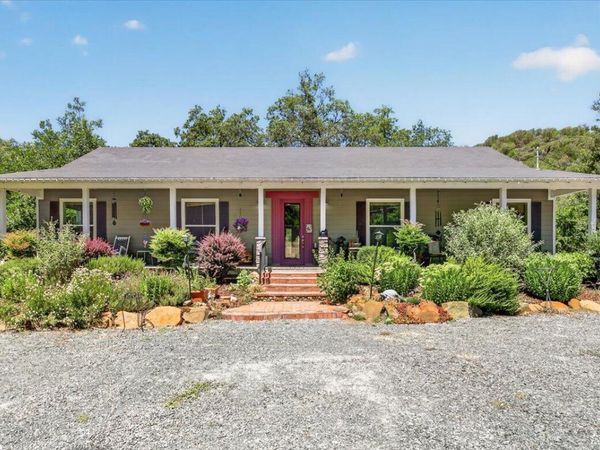 1943 Wards Creek Road, Rogue River, OR 97537