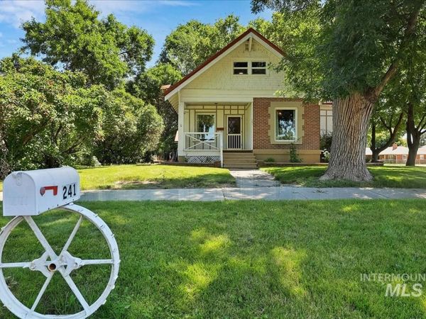 241 S 9th St, Payette, ID 83661