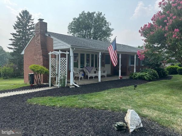 214 WHITTIER LANE, LANCASTER, PA 17602