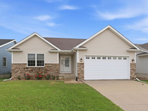 1709 Nicole Court, Davenport, IA 52807