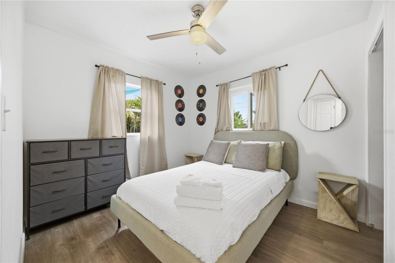 664 Gray Street S, Saint Petersburg, FL 33707 Photo