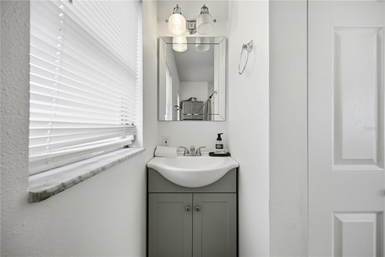 664 Gray Street S, Saint Petersburg, FL 33707 Photo