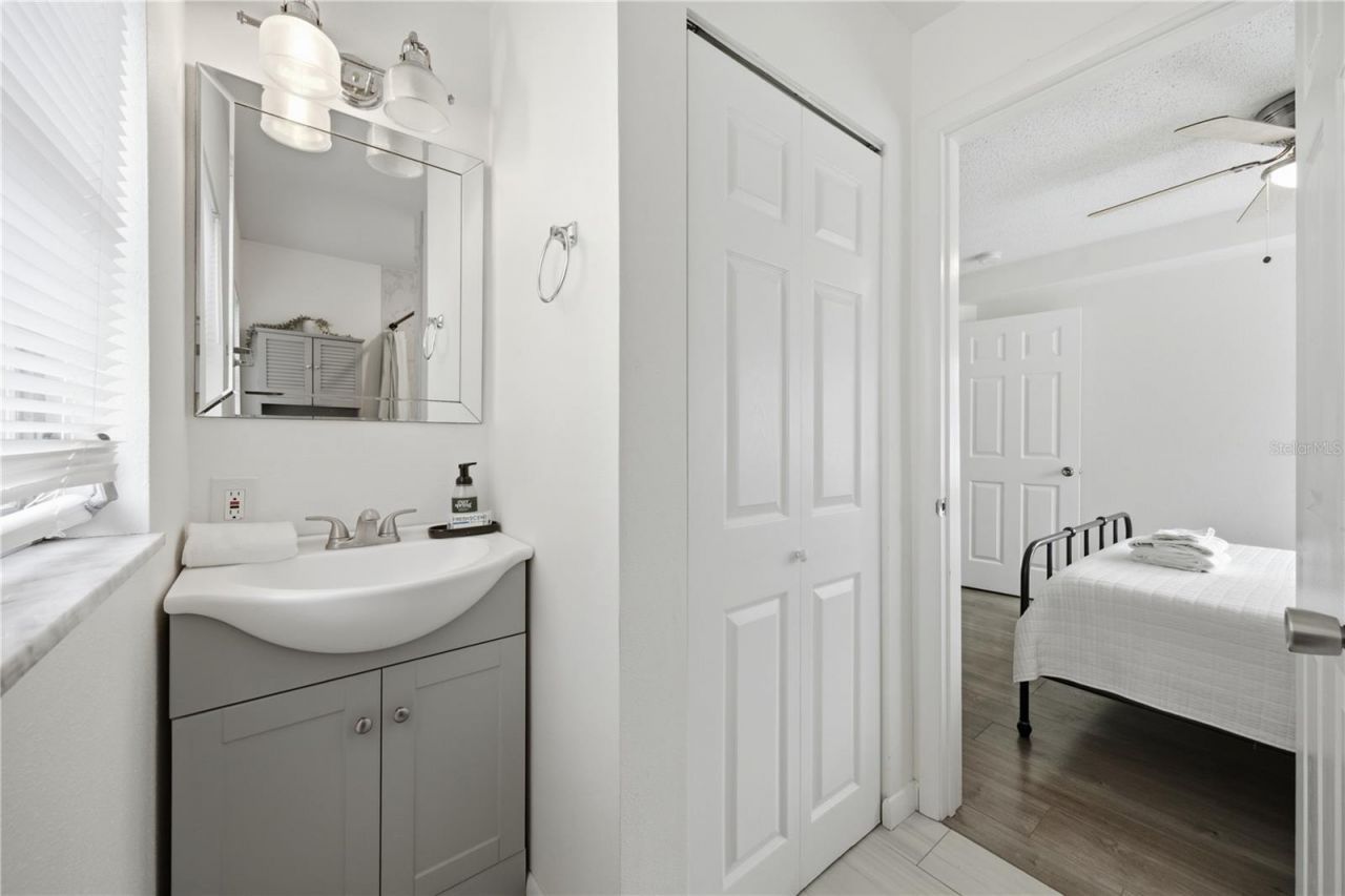 664 Gray Street S, Saint Petersburg, FL 33707 Photo