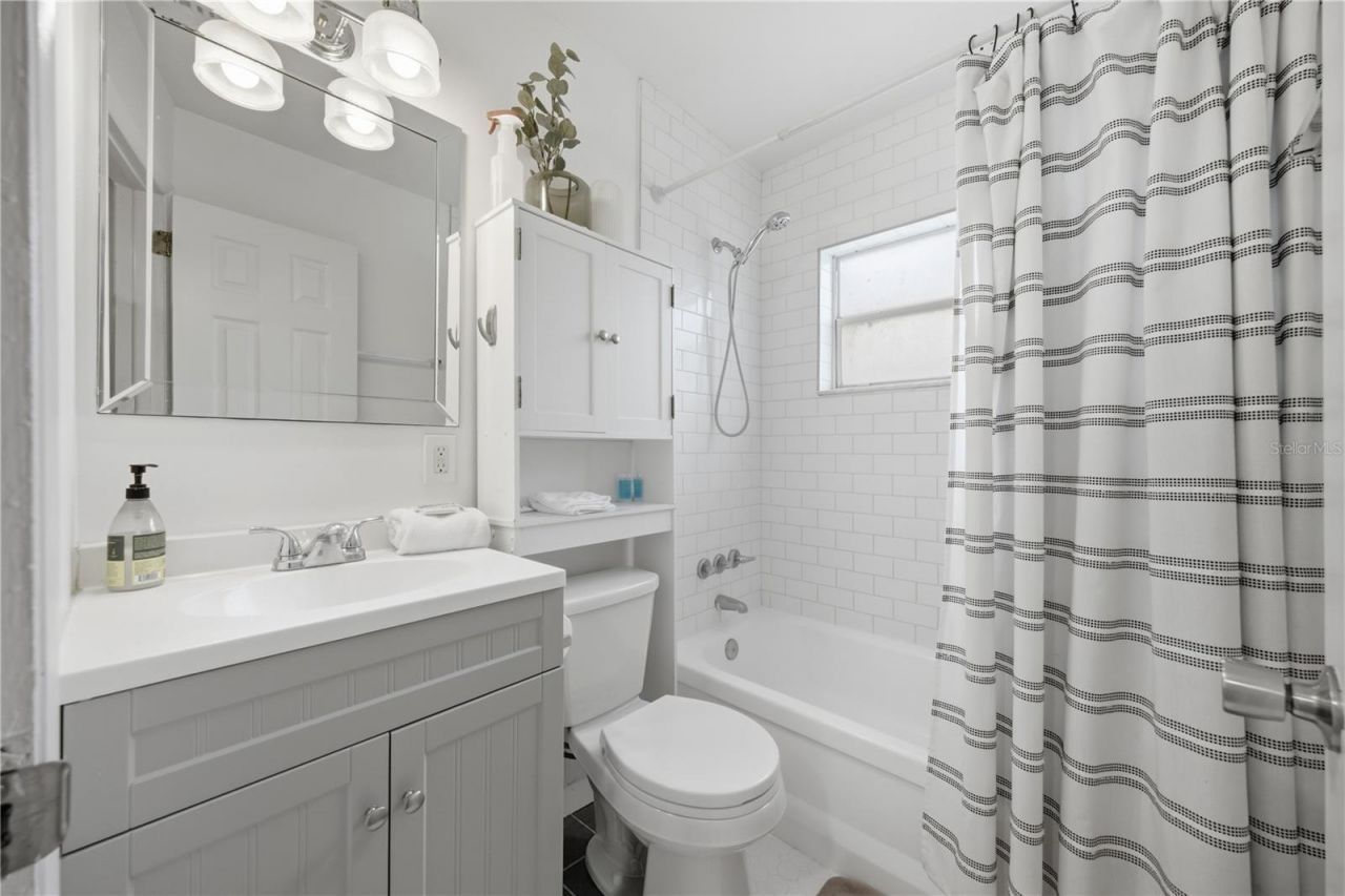 664 Gray Street S, Saint Petersburg, FL 33707 Photo