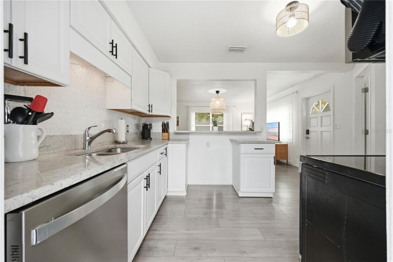 664 Gray Street S, Saint Petersburg, FL 33707 Photo