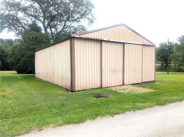 5715 Greer Road SE, Uhrichsville, OH 44683