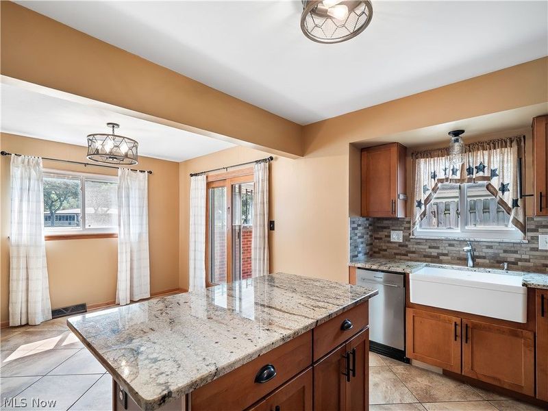 4402 Valleyside Road, Cleveland, OH 44135 Photo 9