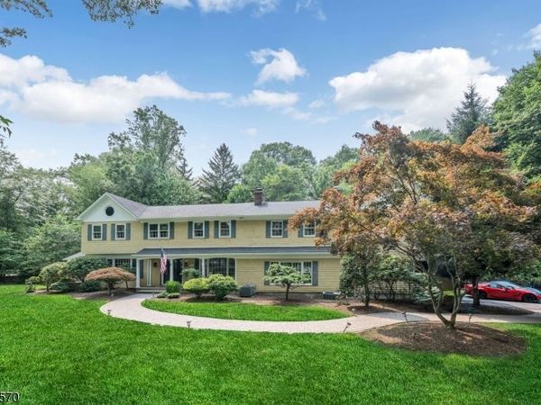 286 Gregory Rd, Franklin Lakes, NJ 07417