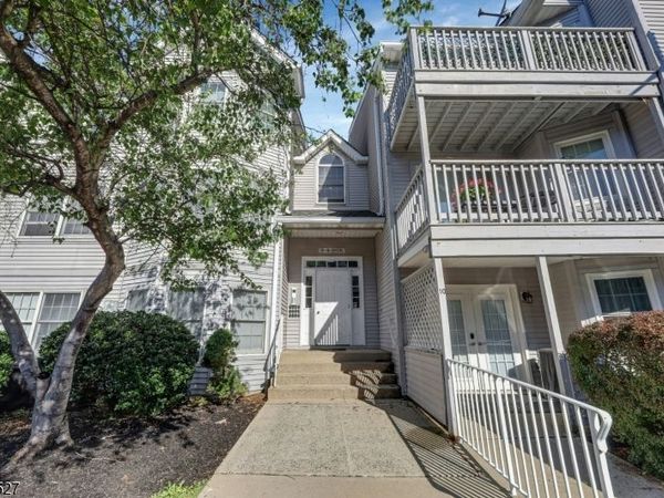 15 Crystal Lane, Paterson, NJ 07501