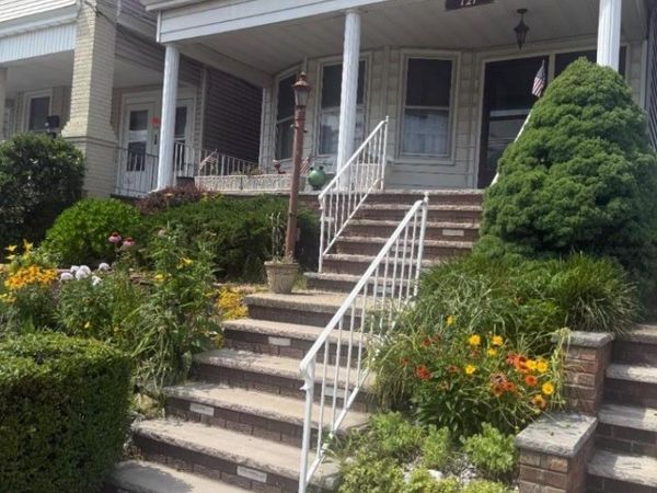 121 W 6Th St, Bayonne, NJ 07002