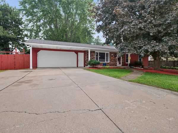 511 S SUPERIOR ROAD, Green Bay, WI 54311