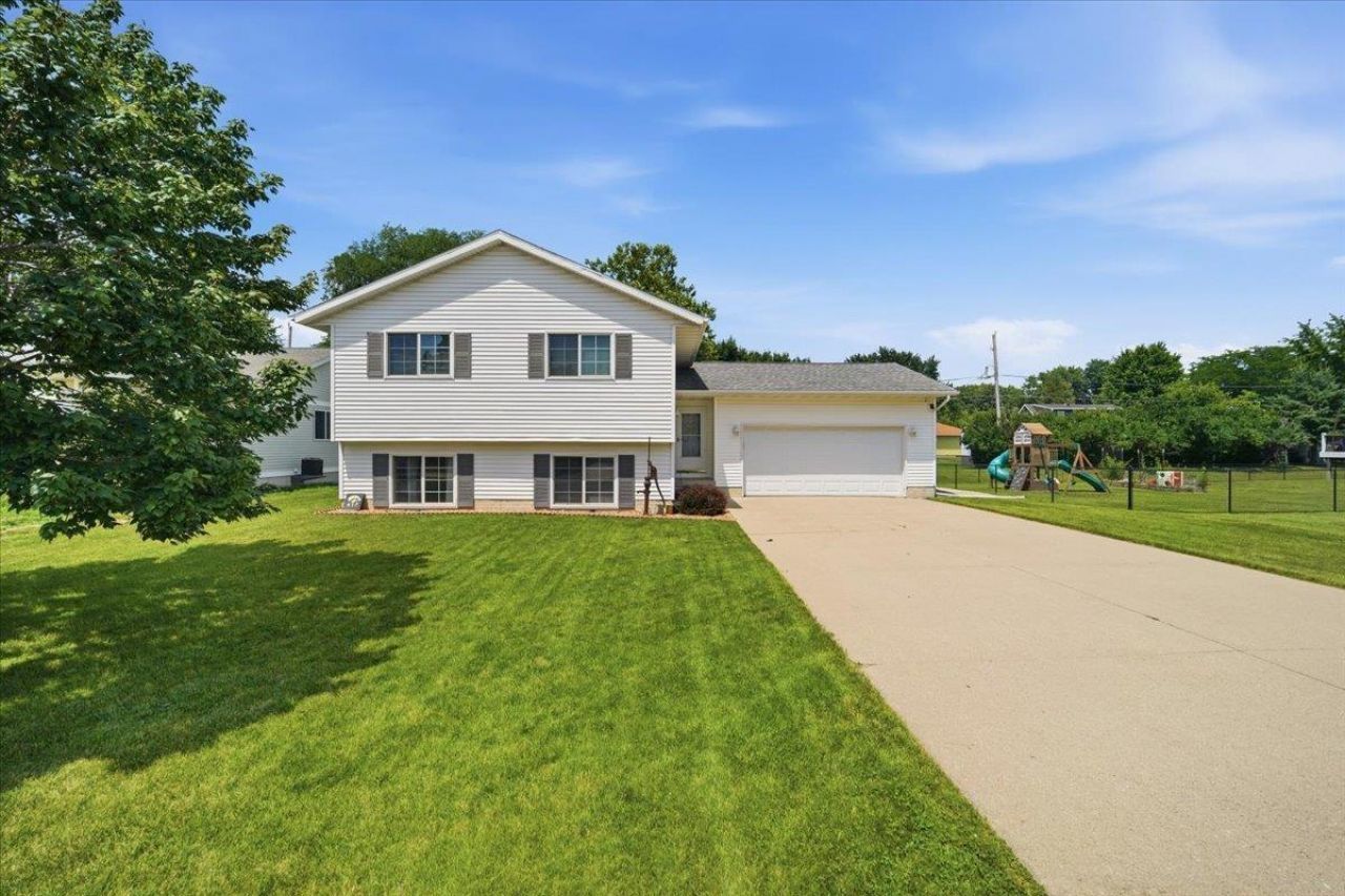 817 Jakob Lane, Evansdale, IA 50707 Main Photo