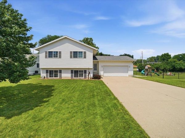 817 Jakob Lane, Evansdale, IA 50707