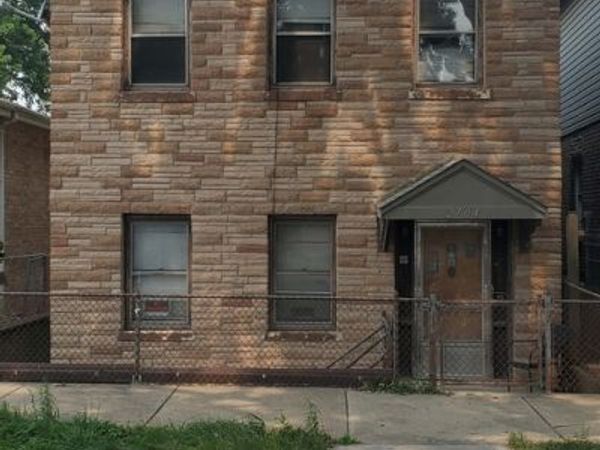 2704 S Hillock Avenue, Chicago, IL 60608