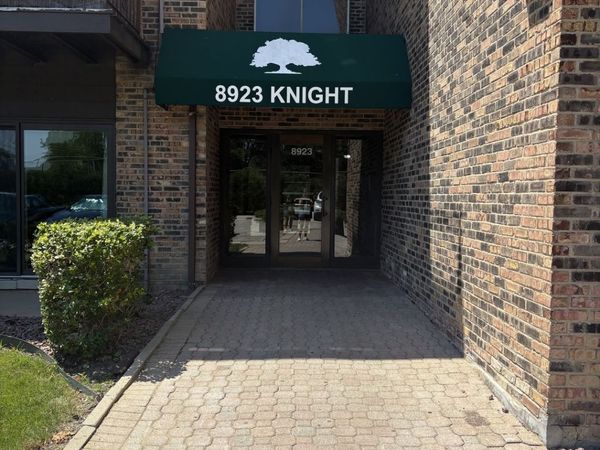 8923 Knight Avenue , Unit 312, Des Plaines, IL 60016