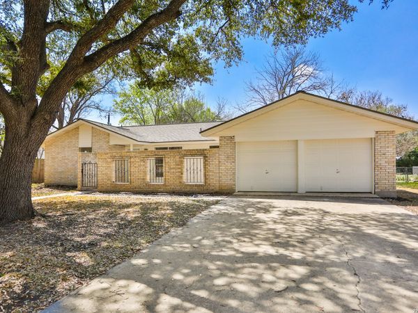 131 CREEKSIDE DR, Boerne, TX 78006